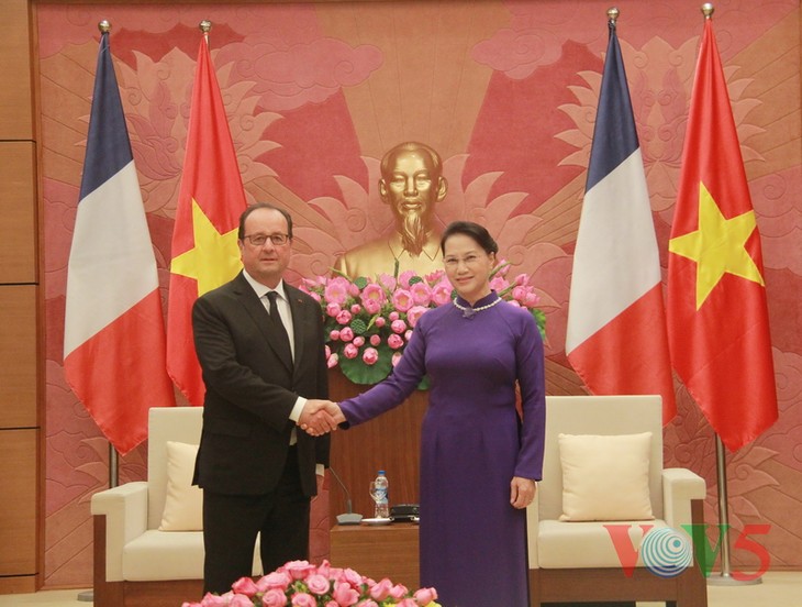 Lãnh đạo Đảng, Quốc hội tiếp Tổng thống Pháp Francois Hollande - ảnh 2